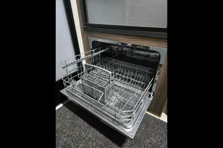 Coachmen Apex Ultra-Lite / Power Inverter / Dishwasher / Starlink Equipped!