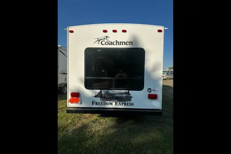 Fiona's Coachmen Freedom express Travel Trailer