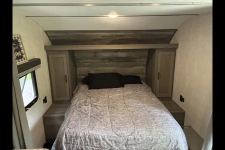 Leandro's Grand River 25BH Travel Trailer