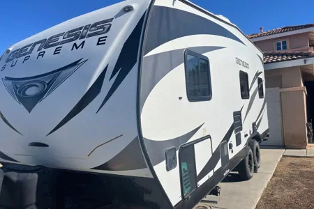 Daniel's Genesis Supreme Rv Supreme Toyhauler Toy Hauler