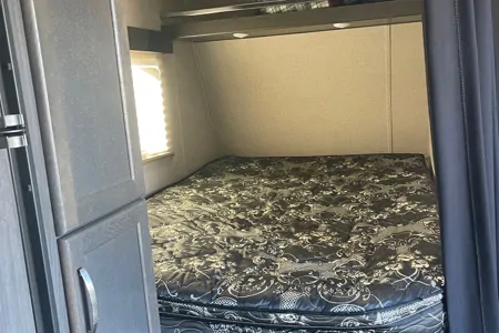 Daniel's Genesis Supreme Rv Supreme Toyhauler Toy Hauler