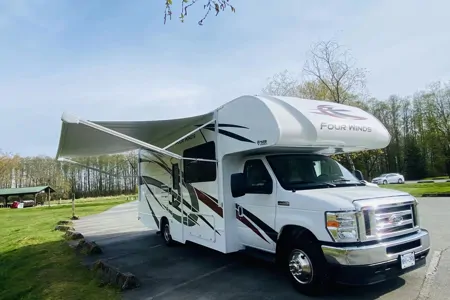 Emily's Thor Motor Coach Four winds Class C