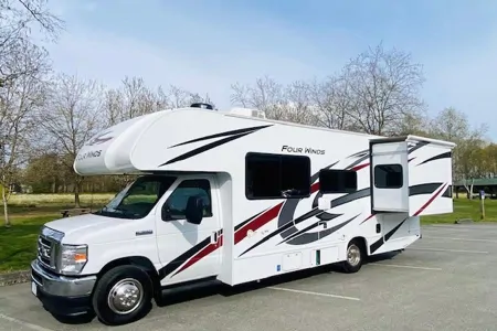 Emily's Thor Motor Coach Four winds Class C