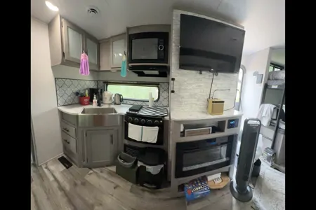 Delvin's Coleman Lantern Travel Trailer