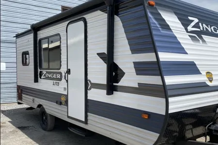 Jake's Crossroads Zinger lite 18r Travel Trailer