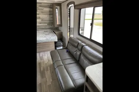 Jake's Crossroads Zinger lite 18r Travel Trailer