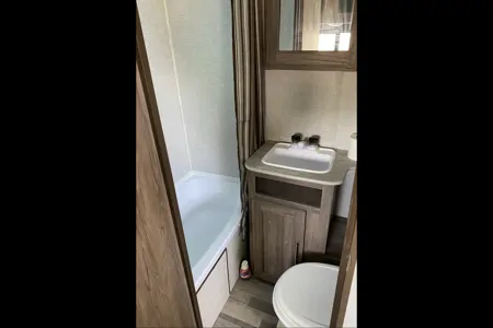 Jake's Crossroads Zinger lite 18r Travel Trailer