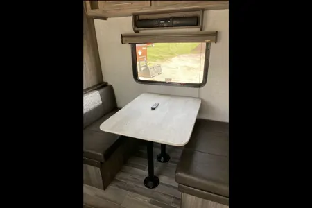 Jake's Crossroads Zinger lite 18r Travel Trailer