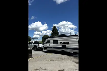 Jake's Crossroads Zinger lite 18r Travel Trailer