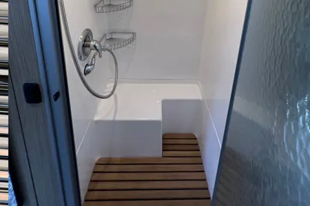 Luxury Airstream Flying Cloud 25FB