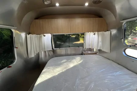 Luxury Airstream Flying Cloud 25FB