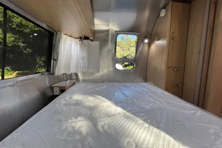 Luxury Airstream Flying Cloud 25FB