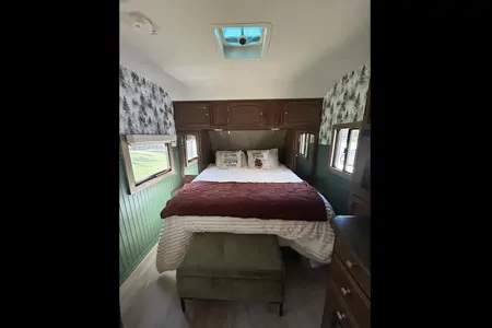 Coachmen Freedom express Travel Trailer