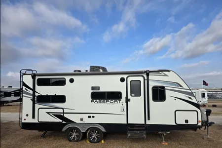 Meet "Wade" - Keystone Passport Sl series Travel Trailer