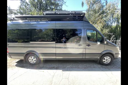 Sight Seeing Family Camper