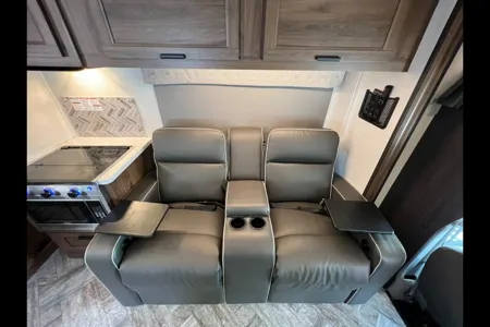 Brian's Forest River SUNSEEKER 2860 Class C