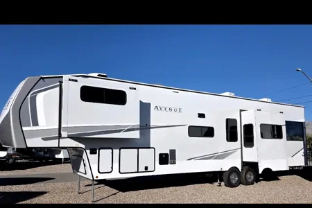 Retreat Alliance RV Avenue 38DBL Fifth Wheel