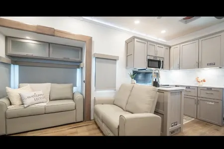 Retreat Alliance RV Avenue 38DBL Fifth Wheel