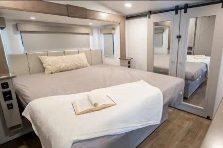 Retreat Alliance RV Avenue 38DBL Fifth Wheel