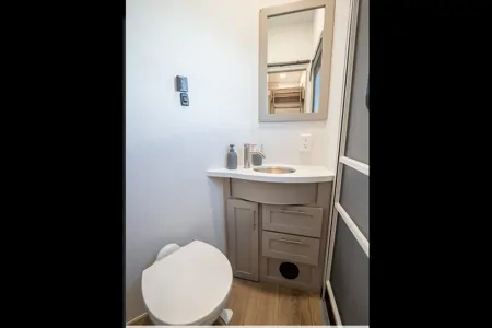 Retreat Alliance RV Avenue 38DBL Fifth Wheel