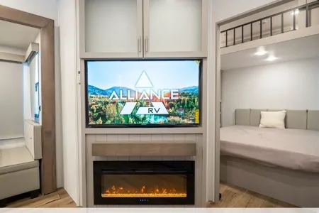 Retreat Alliance RV Avenue 38DBL Fifth Wheel