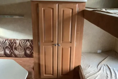 Roomy Wildcat Bunkhouse