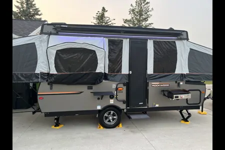 Pop-up that sleeps the whole family under 3300 lbs