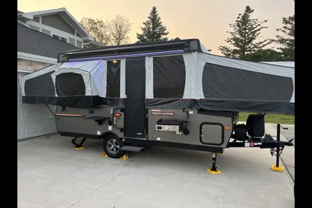 Pop-up that sleeps the whole family under 3300 lbs