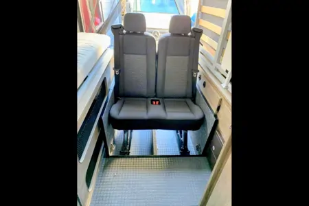 Winnebago Solis - The Happy Glamper! (6 seatbelts, sleeps 6) - Santa Ana queen