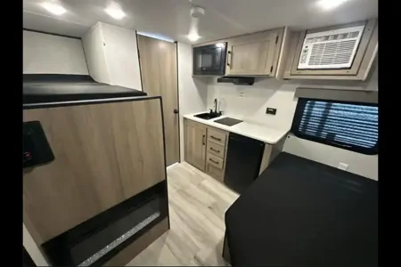 Coleman Travel Trailer, Sleeps 4, light weight, grab-and-go