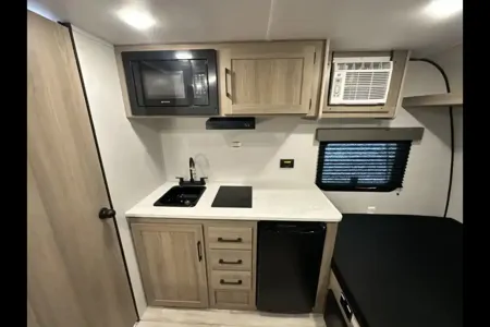 Coleman Travel Trailer, Sleeps 4, light weight, grab-and-go