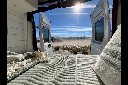 Luna Sea Adventure Van -Heat/AC- Dog Friendly/Fully Stocked