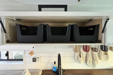 Luna Sea Adventure Van -Heat/AC- Dog Friendly/Fully Stocked