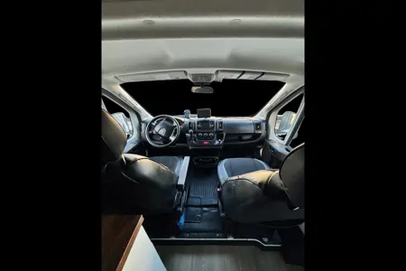 Luna Sea Adventure Van -Heat/AC- Dog Friendly/Fully Stocked