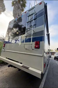 A10 Family Adventure Class A *NEW STARLINK WiFi*-2SlideOuts-Private Suite