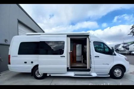 Lynda's Coachmen Galleria Class B