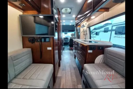 Lynda's Coachmen Galleria Class B