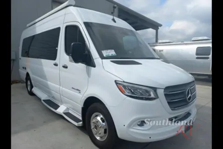 Lynda's Coachmen Galleria Class B