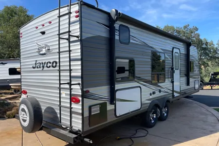 Spacious Clean New 29' Jayco RockyMountain Trailer
