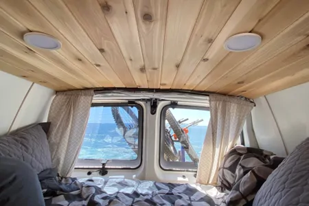Wanda (Juan De Fuca) - Chevrolet Express 3500 Campervan
