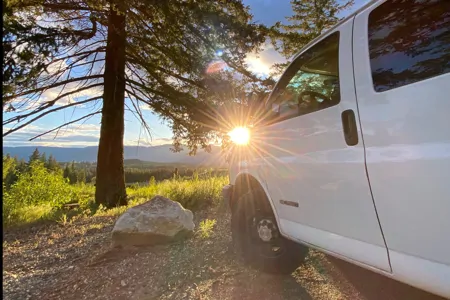 Wanda (Juan De Fuca) - Chevrolet Express 3500 Campervan
