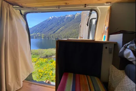 Wanda (Juan De Fuca) - Chevrolet Express 3500 Campervan