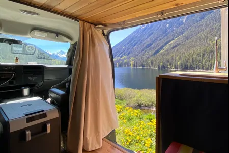Wanda (Juan De Fuca) - Chevrolet Express 3500 Campervan