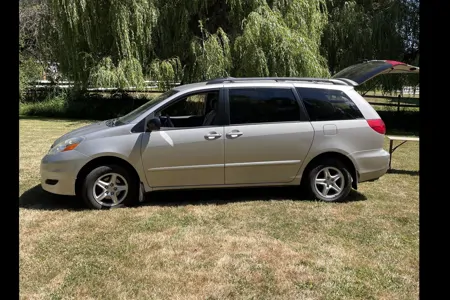 Toyota Sienna Campervan