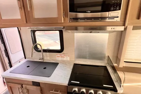 Jacqueline's Adventurer Manufacturing Adventures 19 RB Class C