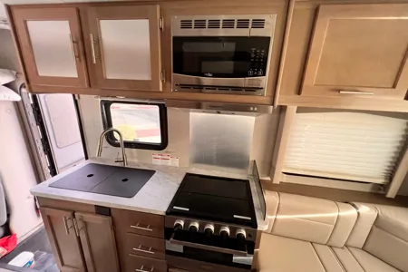 Jacqueline's Adventurer Manufacturing Adventures 19 RB Class C