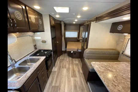 2018 Thor Freedom Elite 24FE – Easy to Drive, Comfortable & Adventure Ready