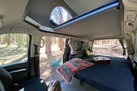 *UNLIMITED MILES* Mercedes Benz "Weekender" 