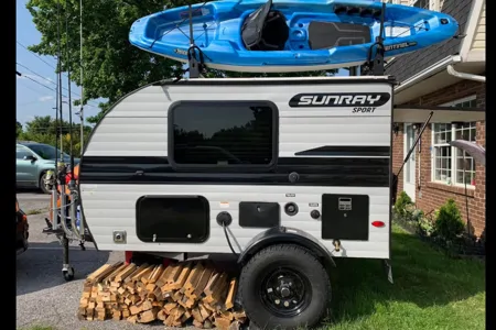 Izaak's Sunray sport 109 travel trailer