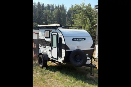 Izaak's Sunray sport 109 travel trailer